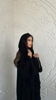 عباية مطرزة بخيوط حرير