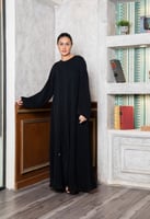 عبايه ناعمة بكسرة من الخلف