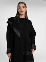 عباية بقصة اكتاف مميزة