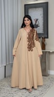 جلابية بتطريز بني على الكتف