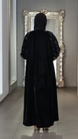 عباية مخمل باكمام مطرزة