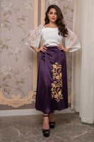 طقم بلوزة وتنوره مطرزة ذهبي