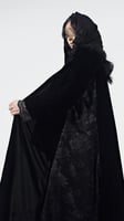 عباية مخمل مع دانتيل
