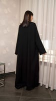 عباية باكمام مطرزة بورد