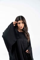 عباية بقصة اكتاف واسعه