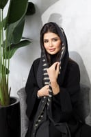 طرحة اسود مطرزه بابيض