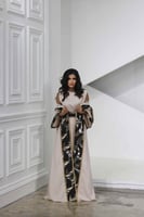 جلابية فخمة بقبعة وحزام على الخصر