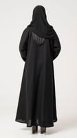 عباية بقصة اكمام مستقيمة