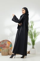 عباية عملية مزينه بشريط مطرز