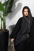 طرحة اسود مطرزه بابيض