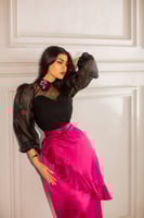 طقم بلوزة وتنورة