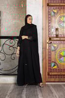 عبايه بكسرات سفليه و كم دانتيل