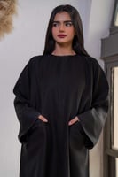 عباية بجيوب من الأمام