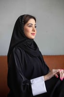 طرحة مبرومة بخيط ابيض