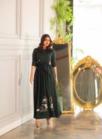 فستان زيتي مطرز