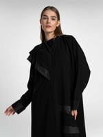 عباية بقصة اكتاف مميزة