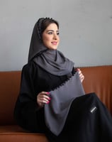 طرحه رمادي بكلفة أسود