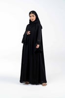 عباية بكسرات واكمام مطرزة باسود