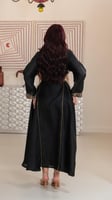 جلابية بلون اسود بربطات بالجوانب