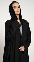 عباية مفتوحة مع فستان اسود