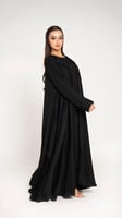 عباية مفتوحة مع فستان اسود