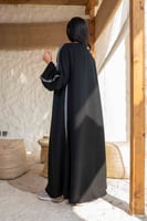 عباية بشريط رصاصي واسود