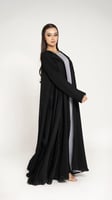عباية مفتوحة مع فستان اسود