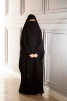 عباية رأس بكم مطاط عريض وكلفة