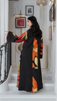 جلابية سوداء بتدرجات البرتقالي والذهبي