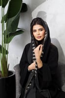 طرحة اسود مطرزه بابيض