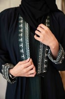 عباية كريب فستان مشبوك زيتي