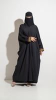 عباية سوداء باكمام مطرزة سدو
