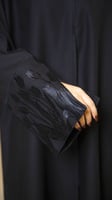 عباية باكمام مطرزة
