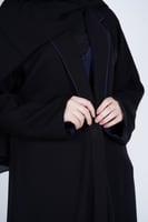 عباية جاكيت بصدر ازرق