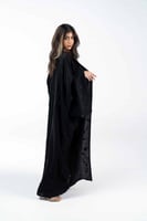 عباية مطرزة بتشجير اسود