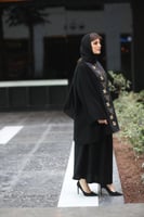 عبايه بسحاب قطعتين منفصلة ومطرزة