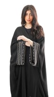 عباية باكمام مطرزة قابلة للطي