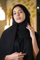 طرحة سوداء بلزق