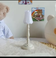 مصباح طاولة بالبطارية