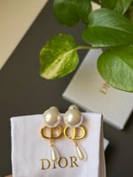 حلق ديور لؤلؤ ابيض