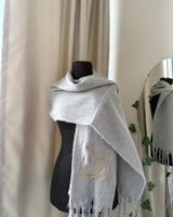 سكارف شتوي بنقش الاسم