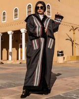 فرو نسائي كلاسيك لون اسود