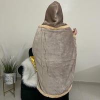 شال فرو شتوي مع طاقية تصميم الاسم حسب الطلب