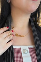 قلادة رقبة بتصميم الاسم مع فراشة على طلبك