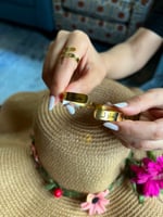 يكفيني من نعيم الدنيا انك صديقتي اسواره هديه