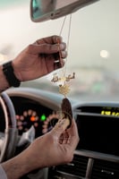 تعليقة مستوحاة من العود مع فخامة الاسم القلب حسب ا...