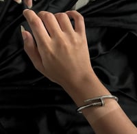 اسوارة مسمار ناعمه بفصوص