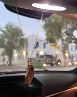 تعليقة سيارة حرف -مع عوده ذهبي