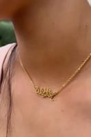 قلادة بالاسم بشكل فخم