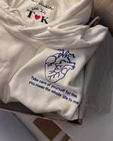 بلوفر ليحتضنك دائماً بدلاً عني معا الاحرف جوى الهو...